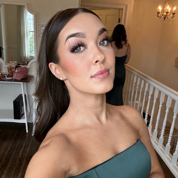 Meet your Posher, Olivia - Picture 1 of 4